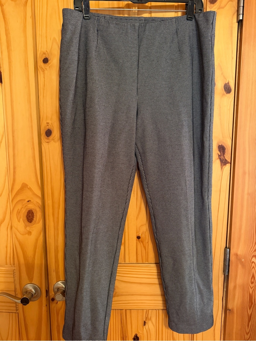 J Jill black and white ponte pants L